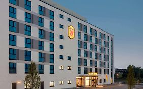 Super 8 by Wyndham Oberhausen am Centro